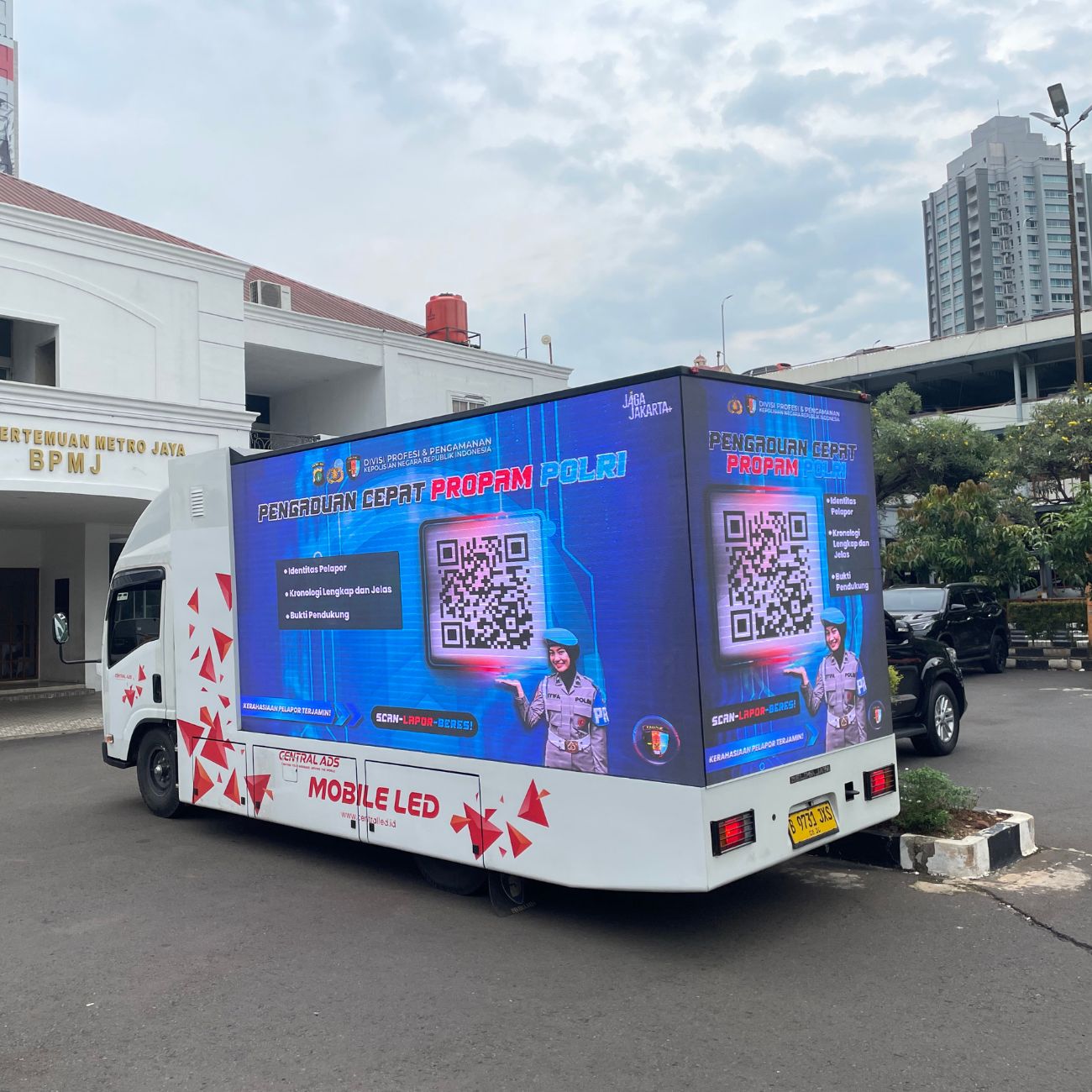 Mobile led advertising